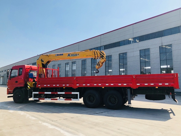 东风专底D913后双桥随车吊