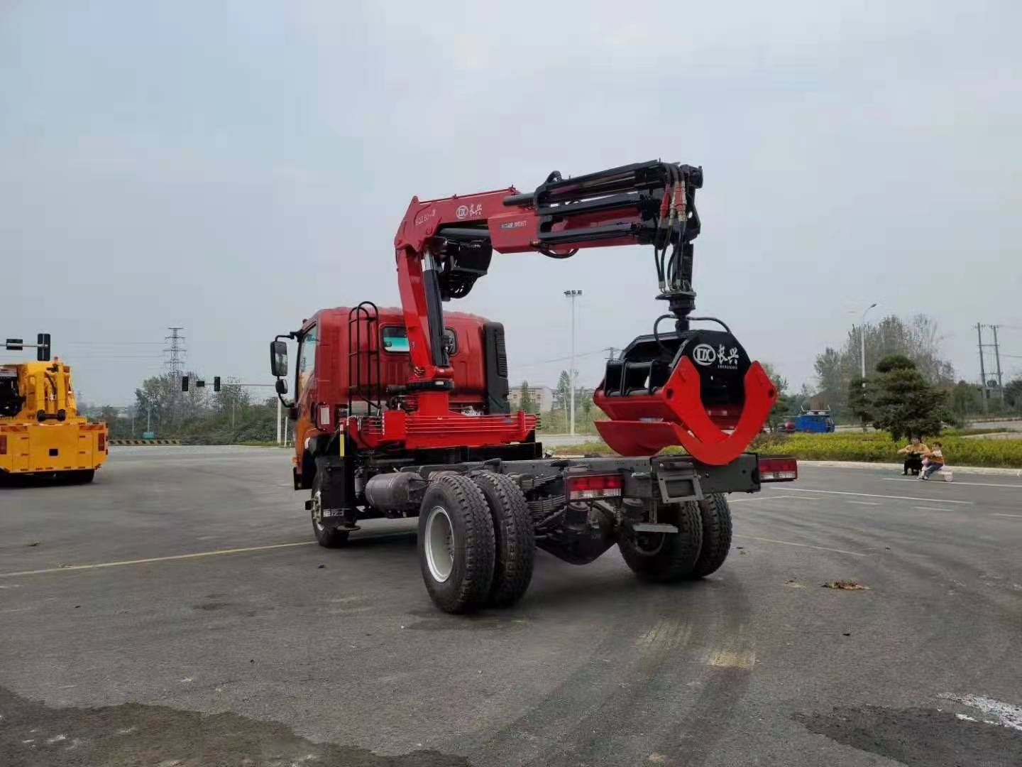 重汽王牌5吨折臂随车吊21.8万